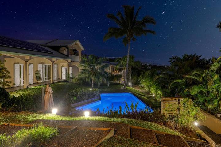 Chambre d’hôte pour 2 personnes, avec sauna et piscine ainsi que vue et jardin sur l' Île de la Réunion - 2