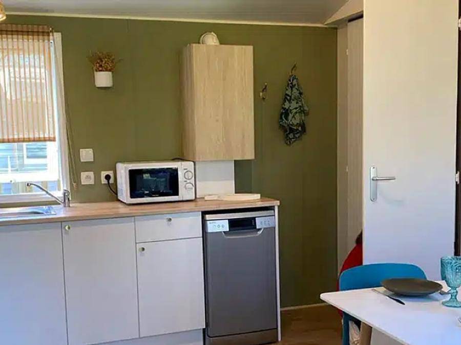 Camping Brantôme Peyrelevade - Mobilhome 4 personnes - Le Chêne (2 chambres) - Bord Riviere - Rénové 2024 in Brantôme en Périgord, Périgord Vert