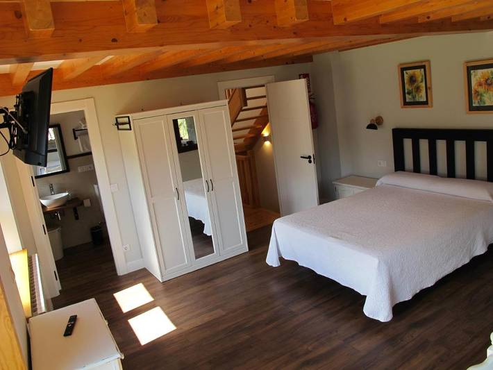 Casa rural para 6 personas, con Balcón y Terraza además de Jardín y Vistas en Liébana - 2