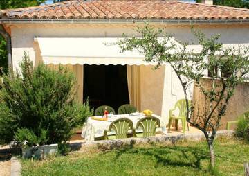 Gîte pour 6 personnes, avec jardin et terrasse à Bollène