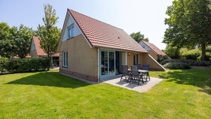 Vakantiehuis voor 7 personen, with zwembad and terras as well as tuin, met huisdier in Andijk