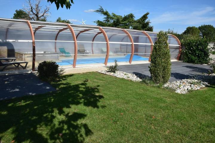 Gîte pour 15 personnes, avec Terrasse et Jardin ainsi que Piscine et Vue à Cherveux