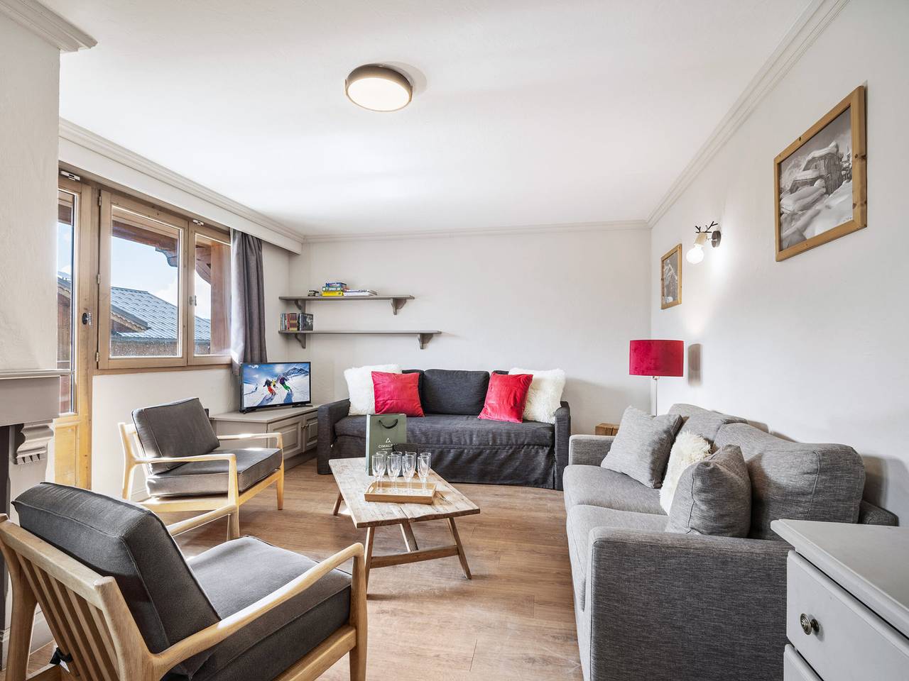 Geheel appartement, 75m² Apartment with Fireplace Near Slopes, 3 Bedrooms, Sleeps 8 in Val Thorens, Massif de la Vanoise
