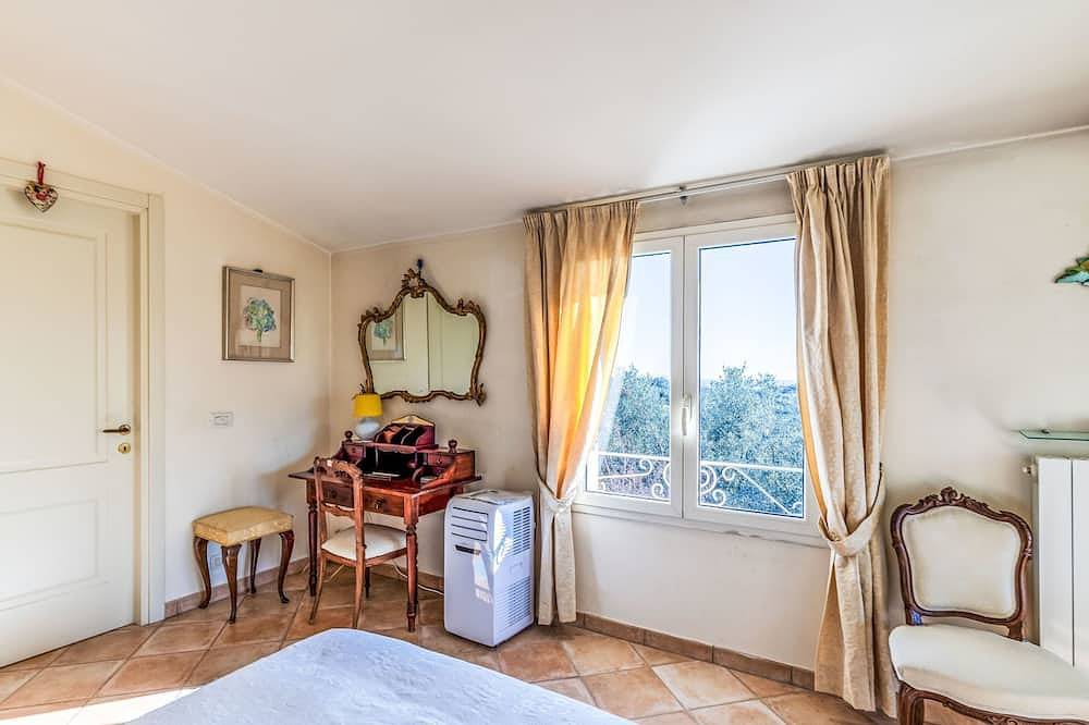 Villa degli Ulivi in Cantalupo (Imperia), Imperia