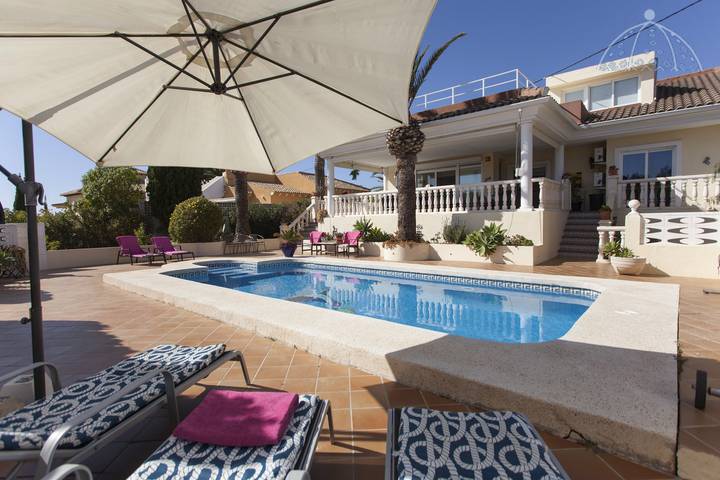 Chalet para 6 personas, con jardín además de piscina y terraza en Marina Baja - 2