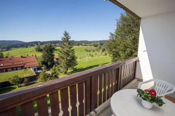Ferienwohnung für 4 Personen, mit Garten und Ausblick sowie Pool und Sauna, kinderfreundlich in Missen-Wilhams