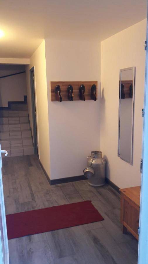 Location de vacances pour 4 personnes, avec terrasse, animaux acceptés à Saint-Genès-Champanelle - 2