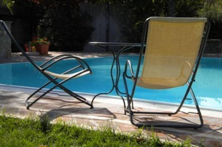 Agriturismo per 4 persone, con terrazza e giardino nonché piscina in Colle di Val d'Elsa