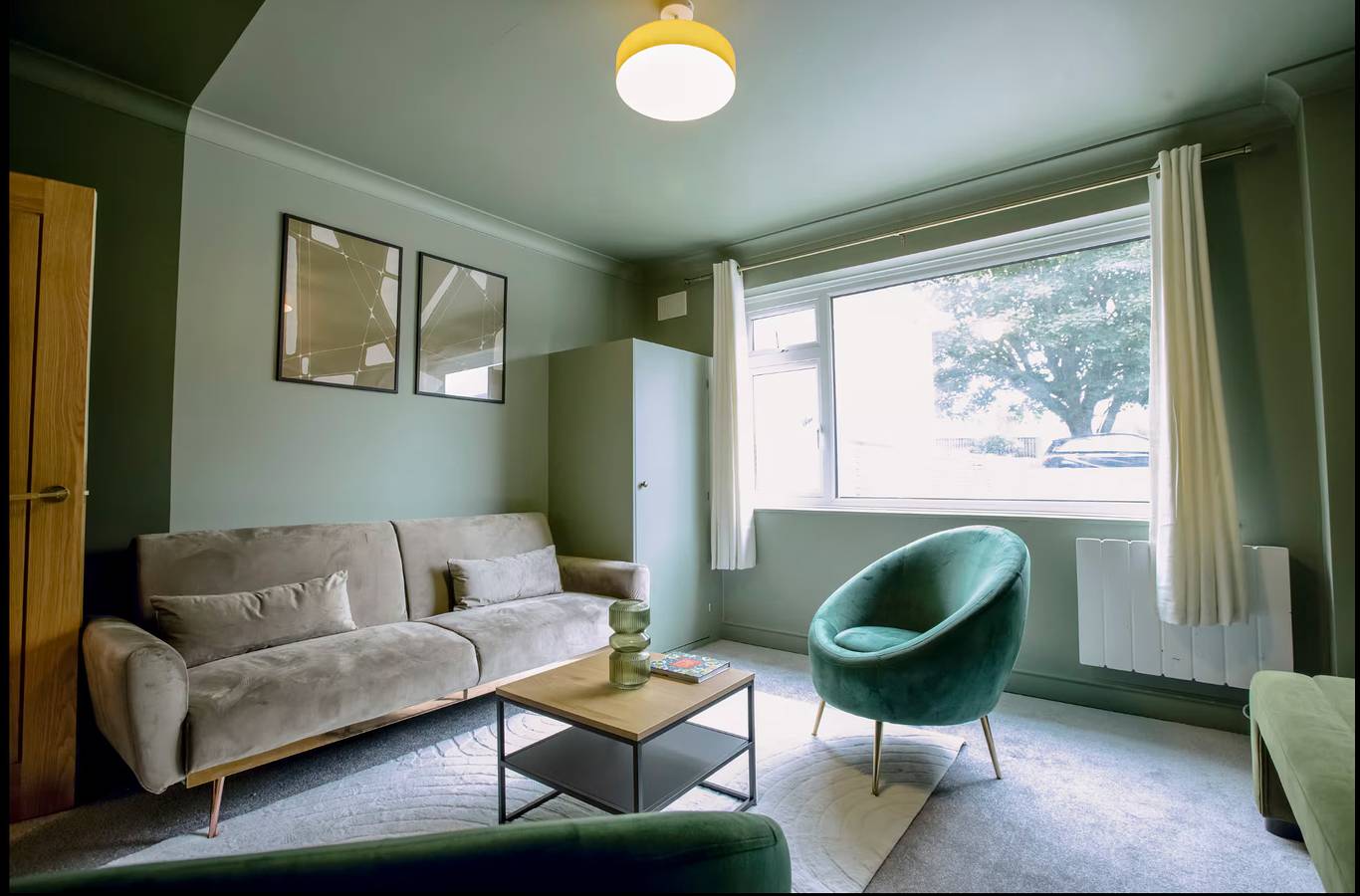 Entire holiday apartment, 2 Bedroom Apartment Sleeps 3 - Garden - Pets in Carbis Bay, Cornwall