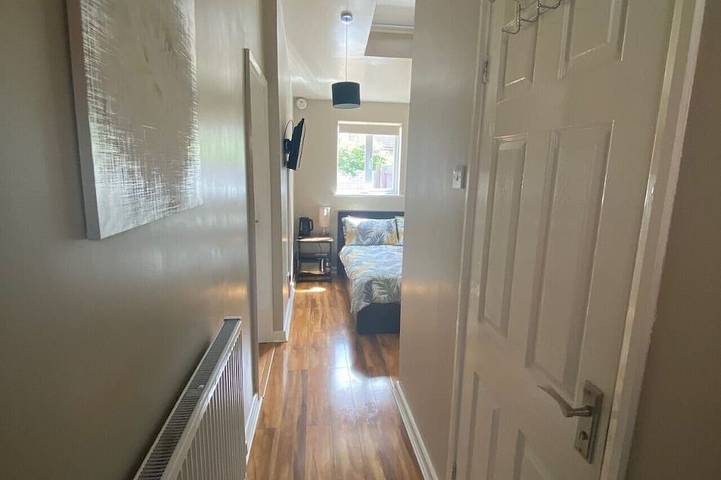 Ganze Wohnung, Private room and bathroom with own entrance near Warwick town ctr in Warwick, Warwickshire