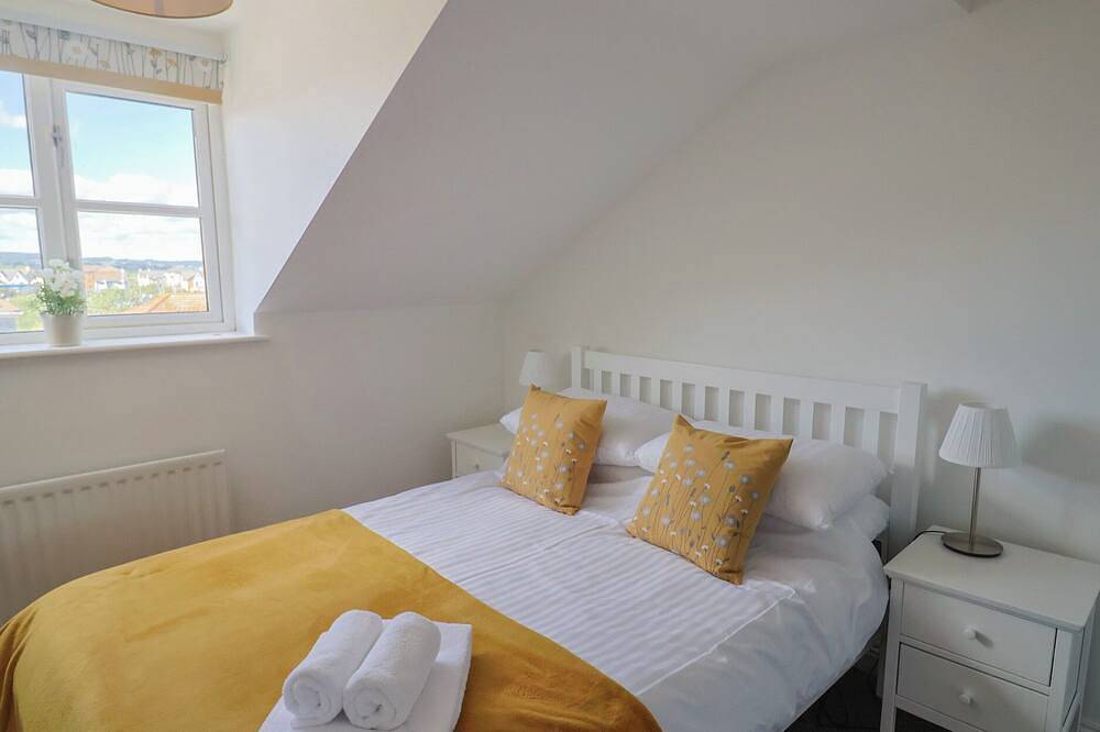 2 Lyme Mews, pet friendly, country holiday cottage in Seaton, Devon in Seaton, Devon