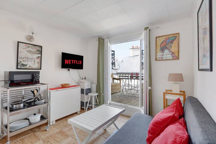 Appartement entier, Bm Appartement avec terasse avec vu sur montmartre in Paris, Île de France