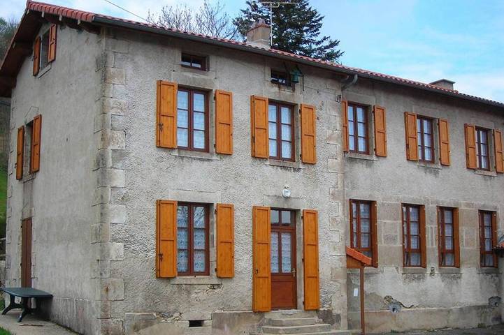Gîte pour 6 personnes, avec Jardin dans La Chambonie