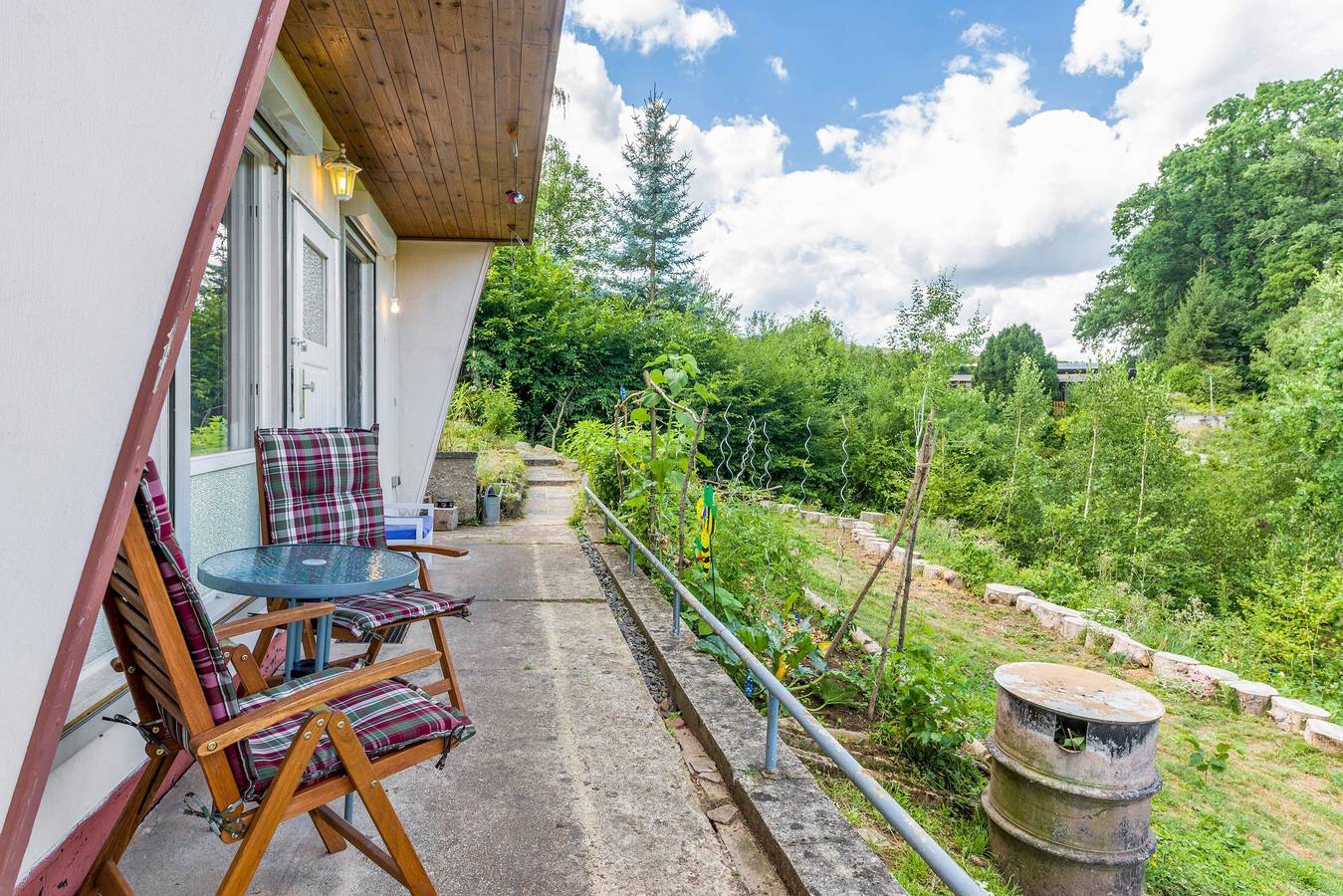 Ganze Ferienwohnung, Tiny Home „Gartenidyll“ mit Bergblick, privater Terrasse und eigenem Garten in Altenberga, Saaleland
