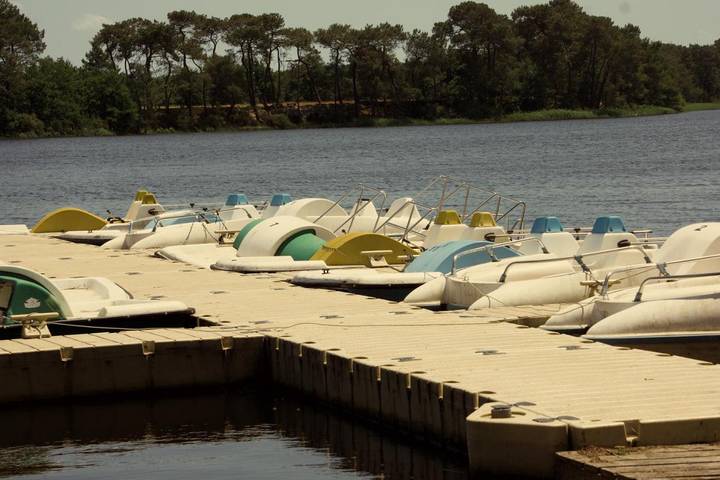 Location de vacances pour 4 personnes, avec terrasse ainsi que bassin pour enfant et piscine à Mézières-en-Brenne - 3