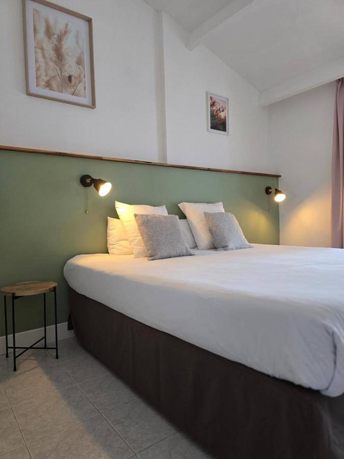 Hôtel pour 3 personnes, avec jardin et piscine dans Bac du sauvage - 2