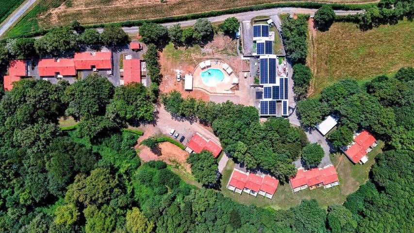 Maison de vacances pour 4 personnes, avec terrasse et piscine, animaux acceptés