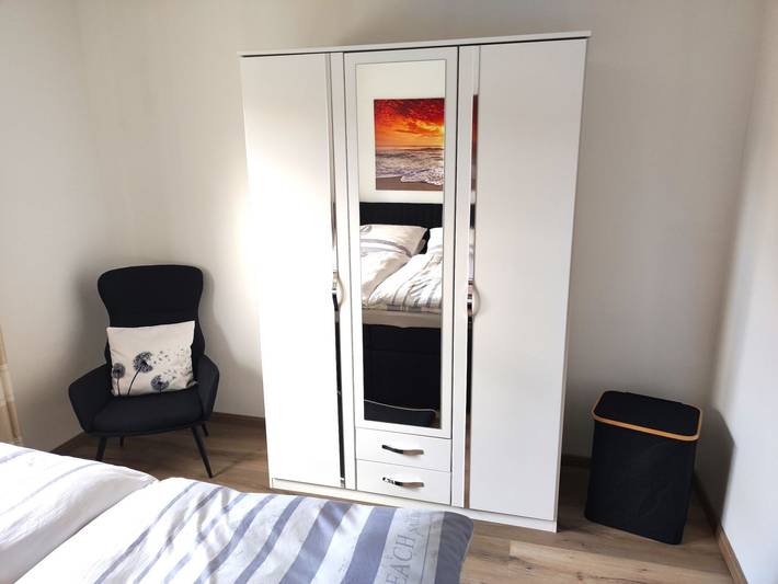 Ferienwohnung für 3 Personen, mit Terrasse und Garten in Emden - 2