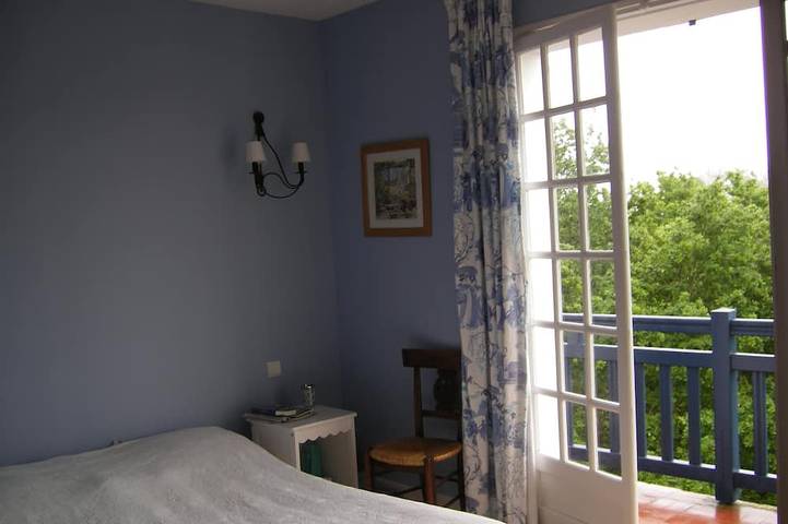 Sulle alture di St Jean de Luz, splendida villa esposta a sud di 10 persone, tranquilla nel verde in Saint-Jean-de-Luz, Bayonne e dintorni