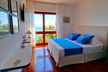 Villa for 9 Guests in Amalfi, Amalfi Coast, Picture 2