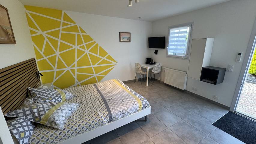 Chambre d’hôte pour 2 personnes, avec terrasse ainsi que jardin et piscine, animaux acceptés dans les Pays de la Loire - 2