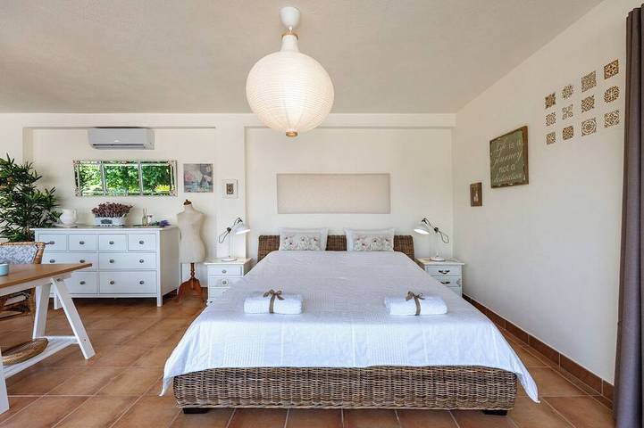 Oasis with a private saltwater pool for couples, overlooking the mountains in Ontinyent, Province de Valence