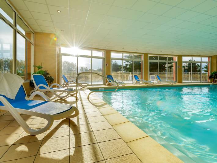 Gîte pour 6 personnes, avec piscine ainsi que sauna et balcon, adapté aux familles dans Golf Club des Sables d'Or