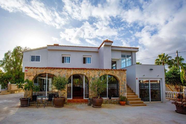 Casa rural para 16 personas, con jardín además de piscina y vistas, Se admiten mascotas en Alfàs del Pi - 2