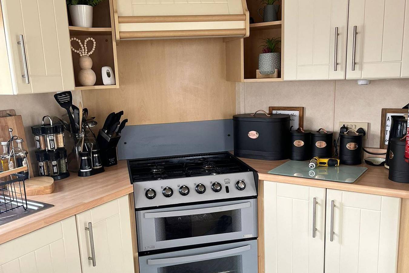 2 Bedroom Caravan - Sleeps 6 - Parking, Seaside in Towyn, Conwy und Umgebung