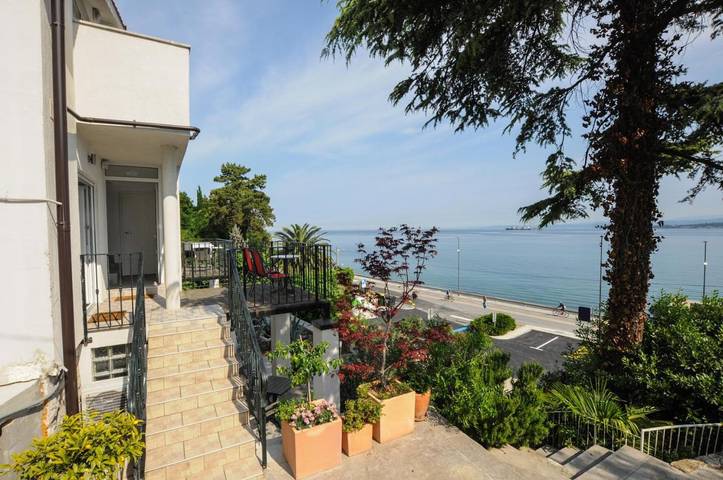 Ferienwohnung für 2 Personen, mit Terrasse und Garten sowie Ausblick in Koper - 2
