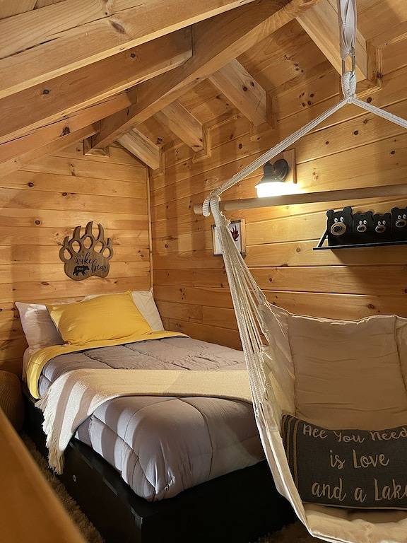 Welcome to Bearadise! Charming cabin 10 minutes to downtown Blue Ridge! in Cherry Log, Chattahoochee National Forest