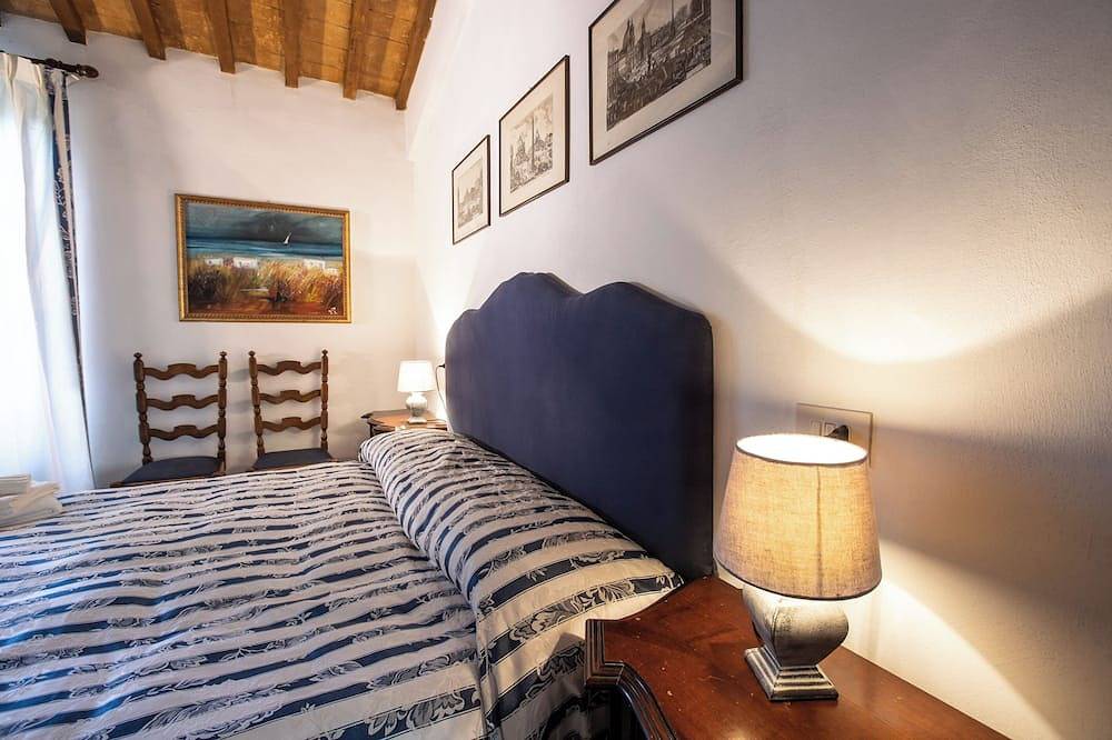 The villa offers a cozy oasis of relaxation with a panoramic swimming pool. in Ficulle, Provincie Terni