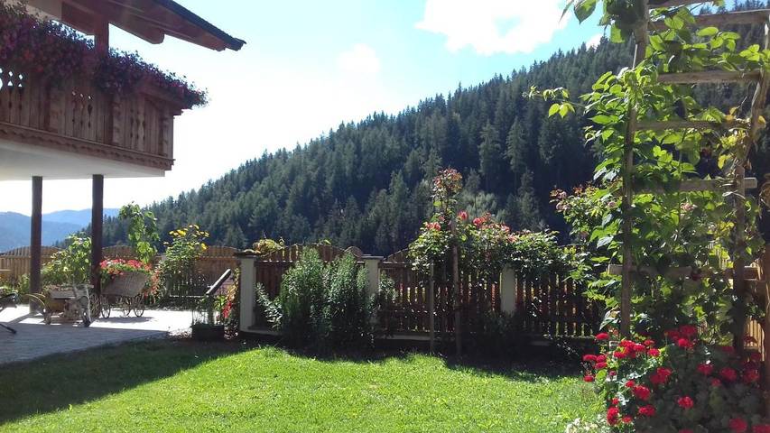 Ferienwohnung für 7 Personen, mit Balkon und Terrasse sowie Garten und Ausblick in Sarntal - 2