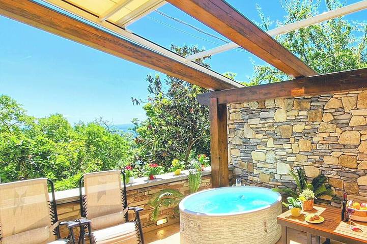 Ferienhaus für 7 Personen, mit Terrasse und Whirlpool - 1