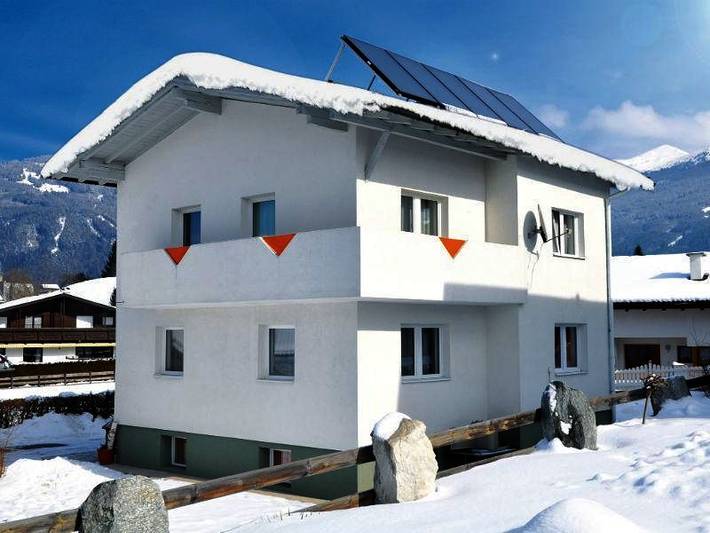 Ferienhaus für 11 Personen, mit Balkon und Terrasse sowie Garten und Pool in Schönberg im Stubaital
