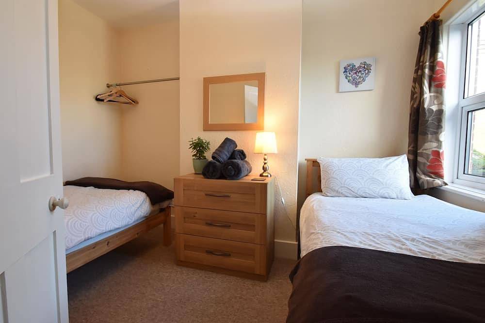 Tilling View sleeps 4 & parking for 2 cars within minutes of the centre of Rye in Rye, East Sussex