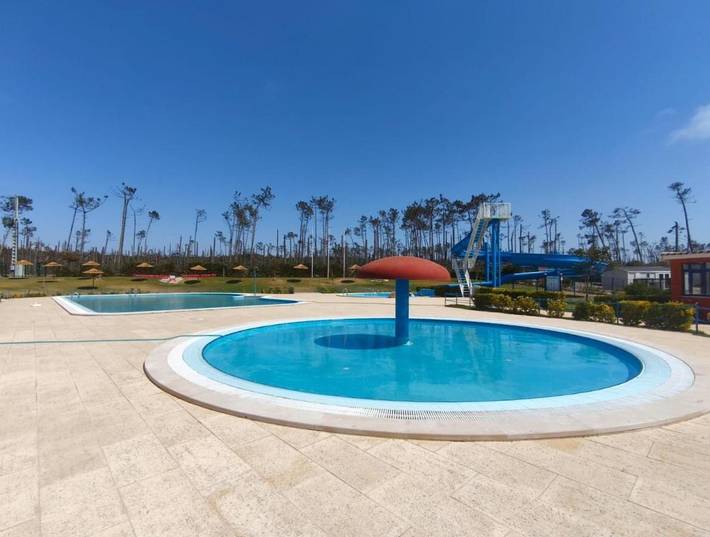 Location de vacances pour 2 personnes, avec piscine et bassin pour enfant ainsi que terrasse et jardin dans São Pedro de Moel - 4