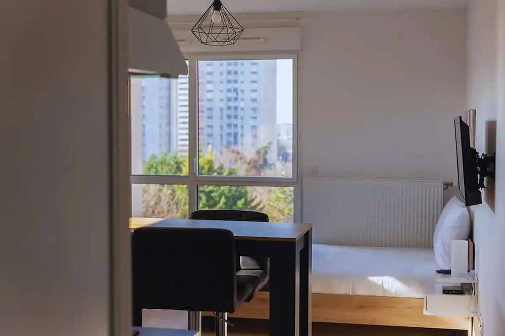 Entire apartment, Studio Pablo à 4 min du Métro 5 et du Tram 2 ! Proche Paris, Idéal Pour un duo in Bobigny, Seine-Saint-Denis