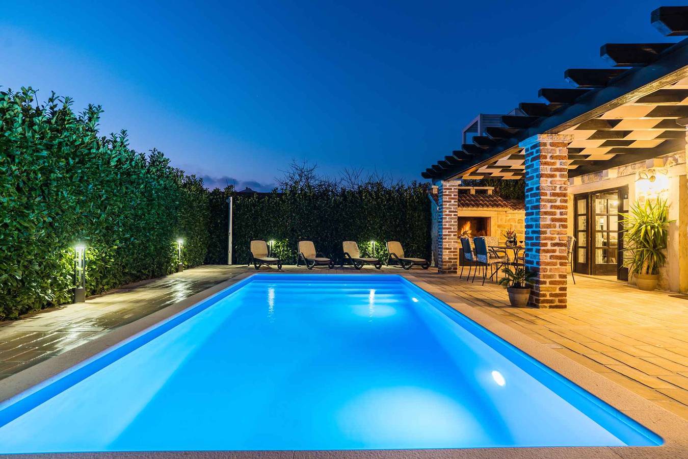 Ferienhaus mit Grillterrasse und Pool  in Sukosan, Zadar