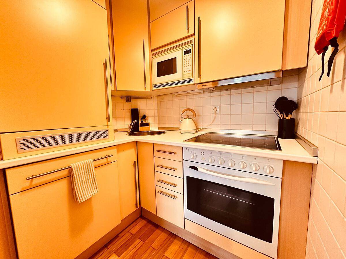 Apartamento inteiro, Apartamento acolhedor em Nevogilde — a 1 km do centro da cidade, com Wi-Fi e água quente! in Nevogilde, Porto