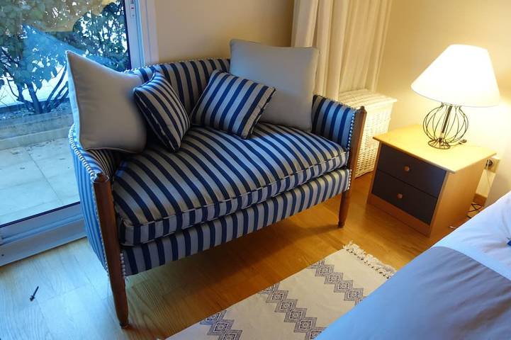 Gîte pour 4 personnes, avec terrasse dans Office De Tourisme De Juan Les Pins - 4