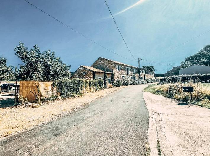 Location de vacances pour 6 personnes, avec piscine et bassin pour enfant ainsi que vue et jardin, adapté aux familles à Baron - 4