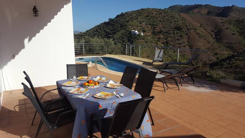 Casa rural para 8 personas, con vistas además de jardín y piscina en Comares - 3