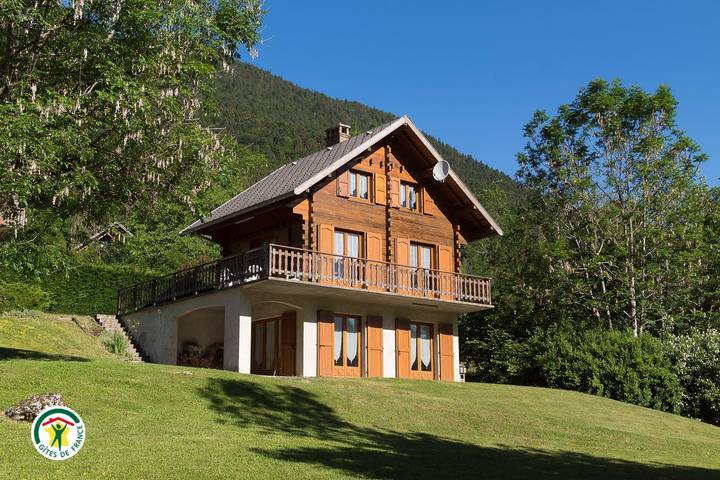 Gîte pour 6 personnes, avec Terrasse ainsi que Jardin et Vue