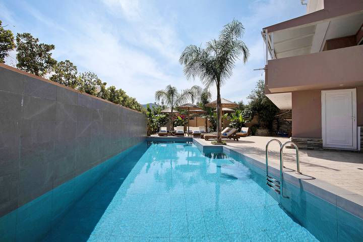 Apartment for 4 people, with balcony and garden in Alykes
