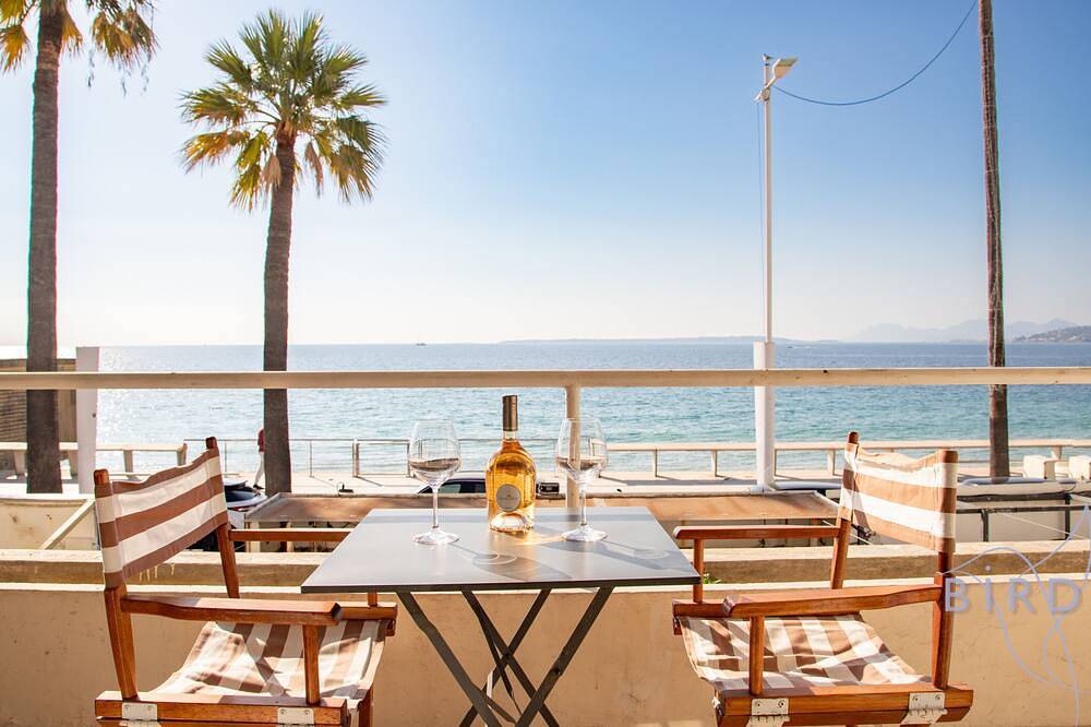 Appartamento intero, Large studio on the seafront in Juan-les-Pins, Antibes