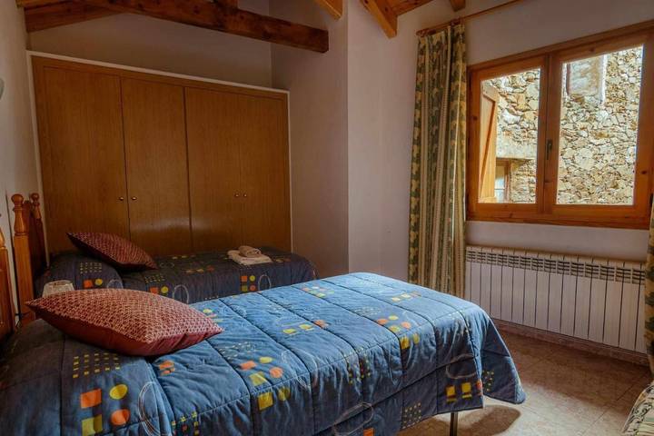 Gîte pour 7 personnes, avec balcon et vue à Rialp - 4
