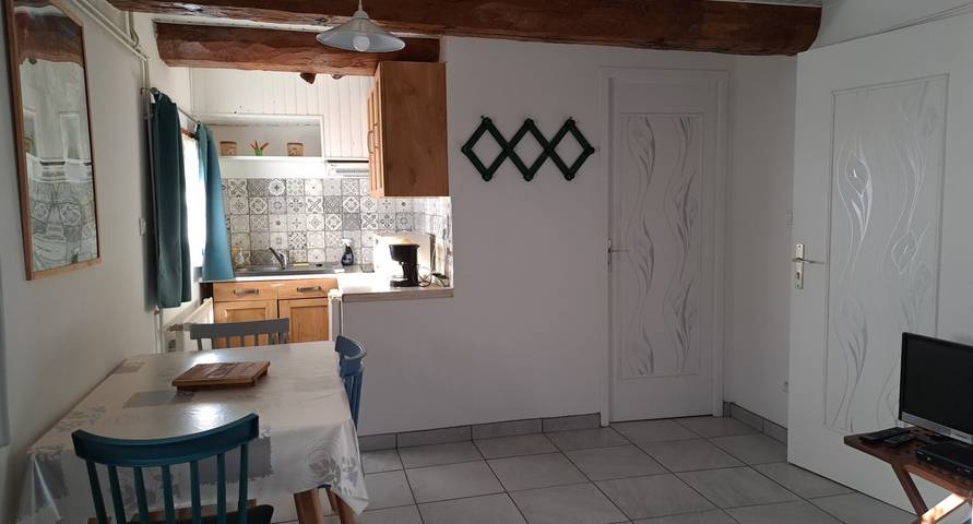 Gîte pour 2 personnes, avec jardin dans le Puy-de-Dôme - 3