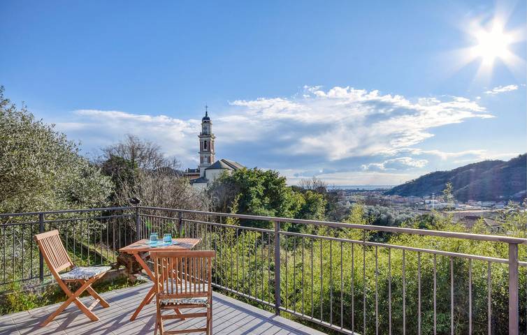 Appartamento vista mare con terrazza e parcheggio, vicino a ristoranti e centro città in San Salvatore, Cogorno