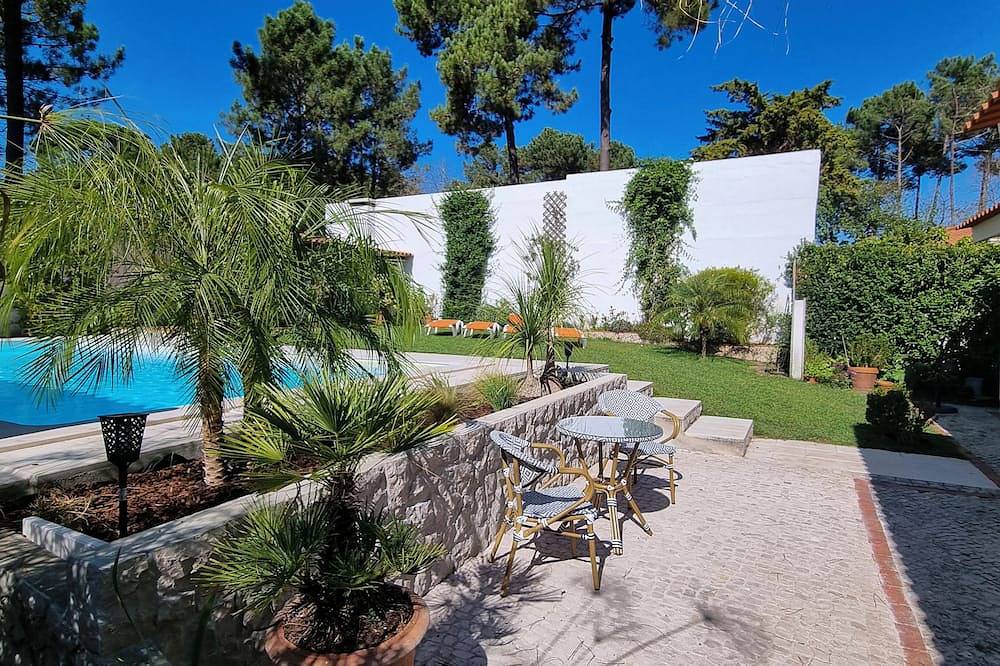 Architekt Villa mit privatem Pool, 3 Minuten vom Strand entfernt und 20 Minuten nach Lissabon in Aroeira, Corroios